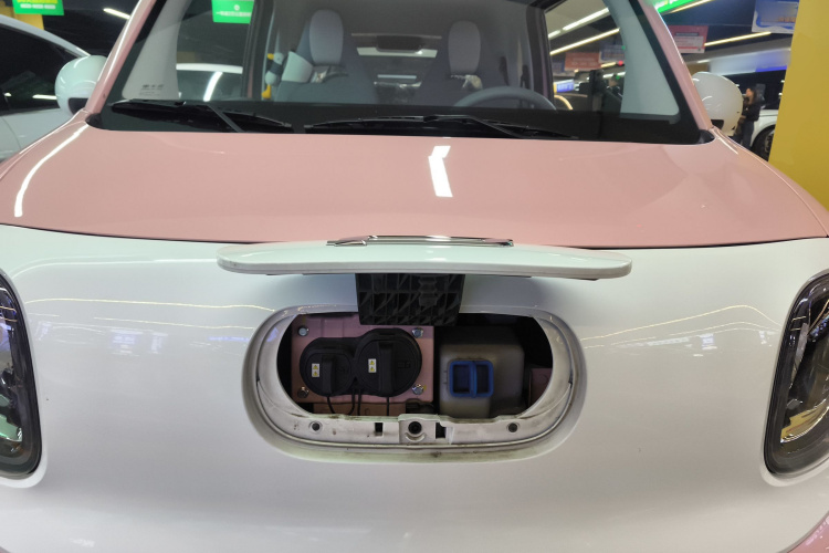 奔腾小马 2025款 222km 闪电马机舱底盘24