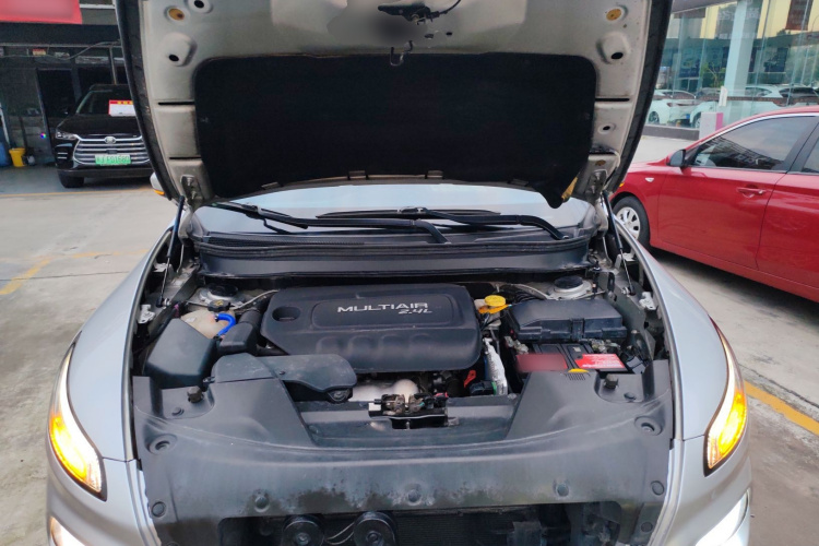 Jeep 自由光 2016款 2.4L 领先版机舱底盘24
