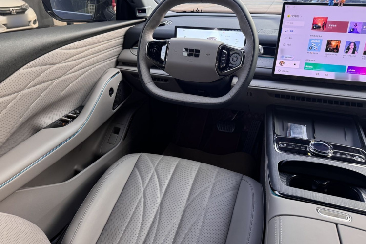 吉利银河 银河星耀8 2025款 130km EM-i 尊贵版中控内饰7007