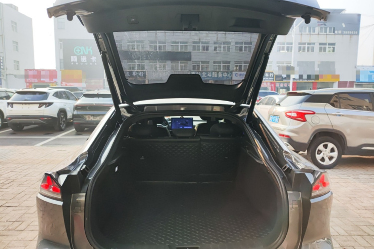 深蓝汽车 深蓝SL03 2023款 135Plus增程版机舱底盘23