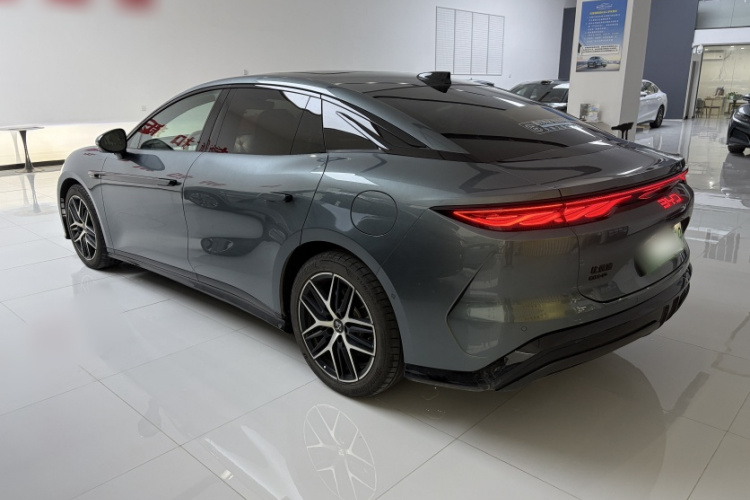 比亚迪 汉L 2025款 DM-p 四驱激光雷达旗舰型车身外观6003