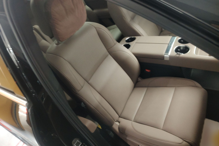 理想汽车 理想L8 2025款 Max 智能焕新版局部细节41