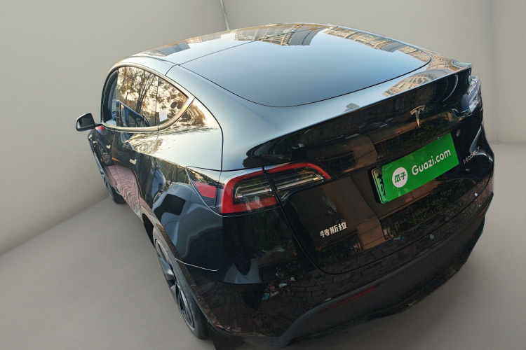 特斯拉 Model Y 2023款 后轮驱动版车身外观5