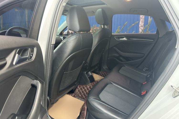 奥迪A3 2018款 30周年年型 Limousine 35 TFSI 时尚型中控内饰7001