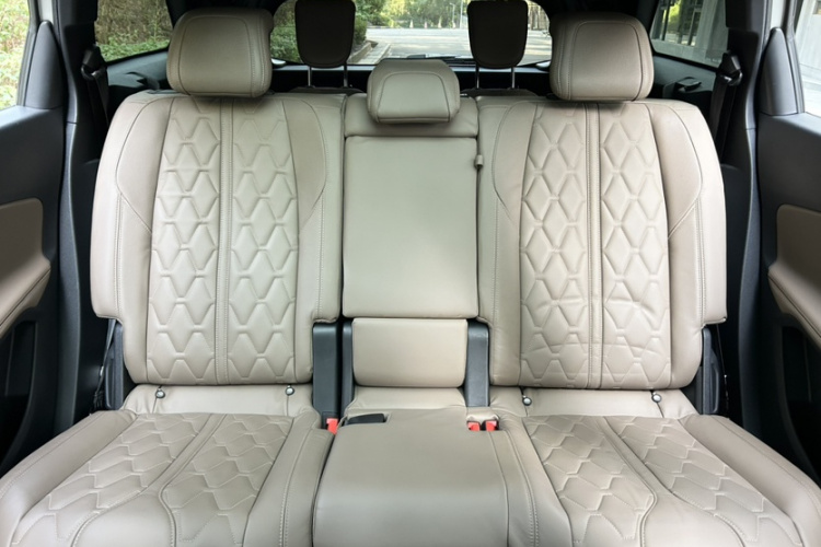 标致5008 2017款 380THP 7座豪华GT版中控内饰7001