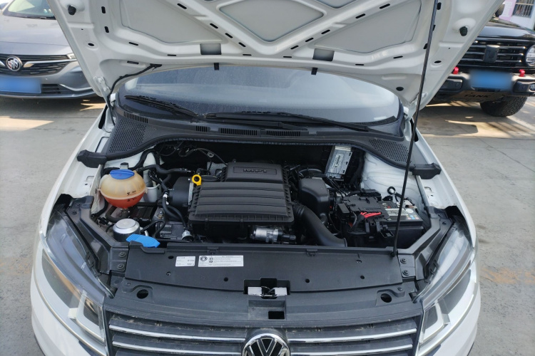 大众 桑塔纳 2021款 1.5L 自动风尚版机舱底盘24