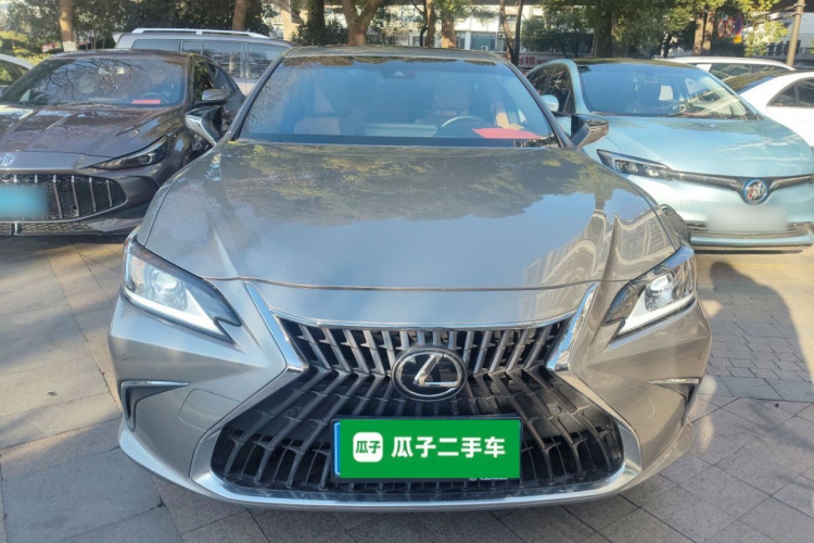 雷克萨斯ES 2022款 200 卓越版车身外观2