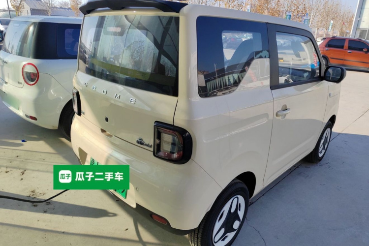 吉利银河 熊猫 2025款 210km 元气熊车身外观7