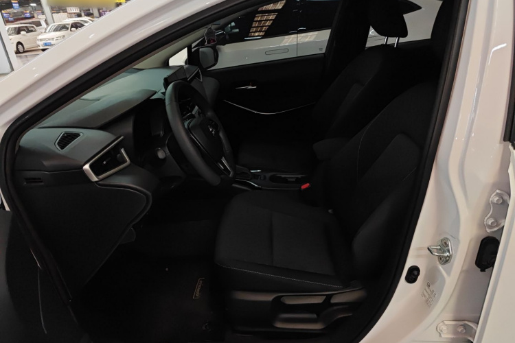 丰田 卡罗拉 2023款 1.8L 智能电混双擎 先锋版中控内饰19