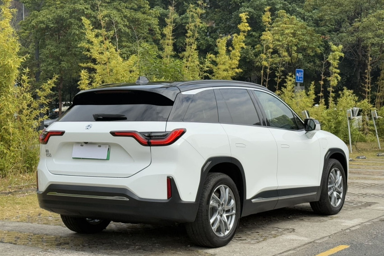 蔚来ES6 2020款 455KM 运动版车身外观7