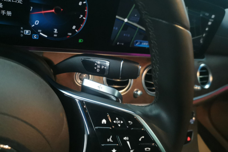 奔驰E级 2023款 E 260 L局部细节18