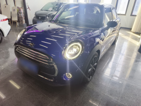 MINI 2019款 1.5T COOPER 艺术家 五门版