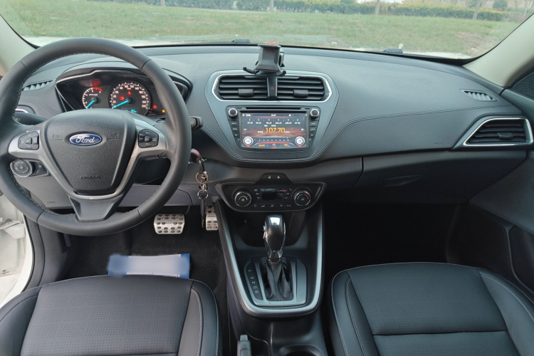 福特 福睿斯 2015款 1.5L 自动时尚型中控内饰7004