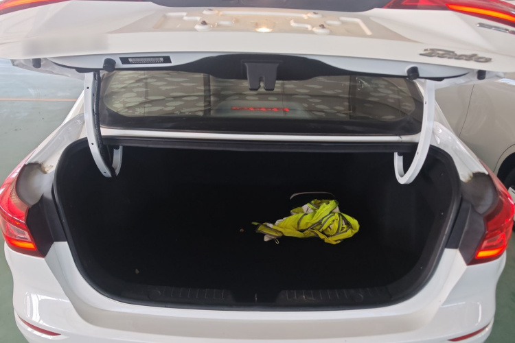 长安 逸动 2019款 高能版 1.6L GDI 手动先锋型 国VI机舱底盘23