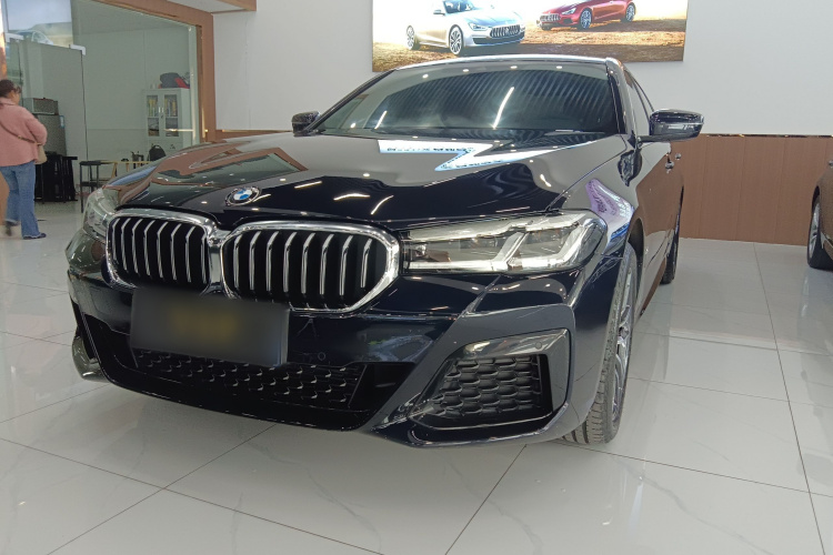 宝马5系 2022款 改款二 525Li M运动套装车身外观1