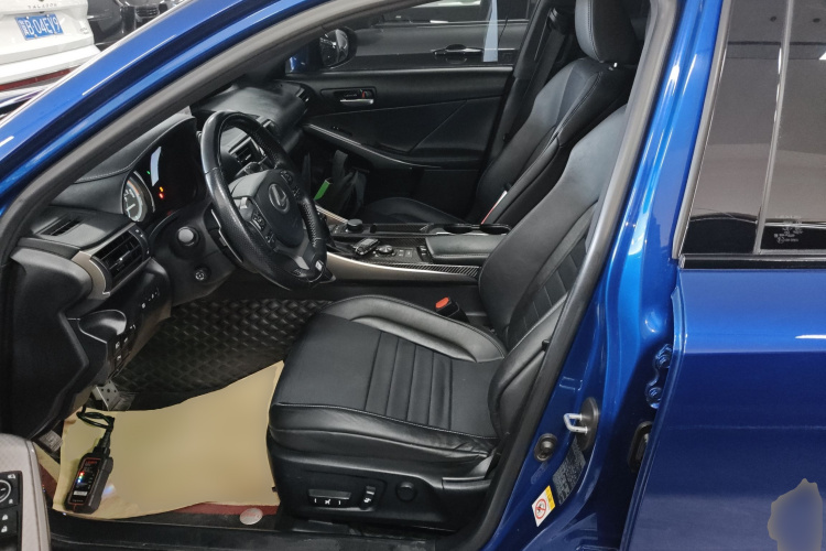 雷克萨斯IS 2017款 300 F SPORT版局部细节19