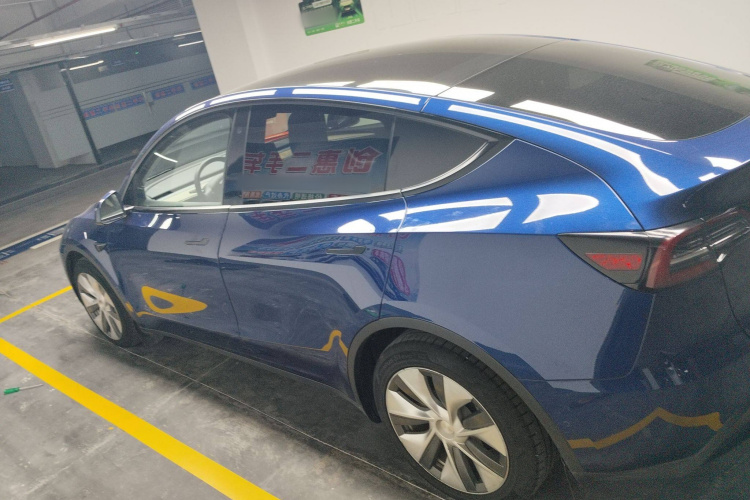 特斯拉 Model Y 2021款 标准续航后驱版车身外观4