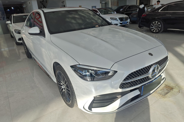 奔驰C级 2023款 改款 C 200 L 运动版车身外观3