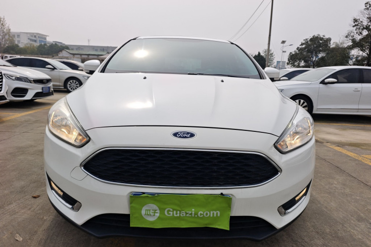 福特 福克斯 2018款 两厢经典 EcoBoost 180 自动精英型车身外观2