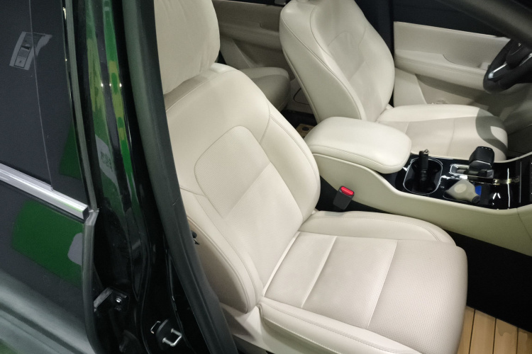 理想汽车 理想ONE 2021款 增程6座版局部细节41