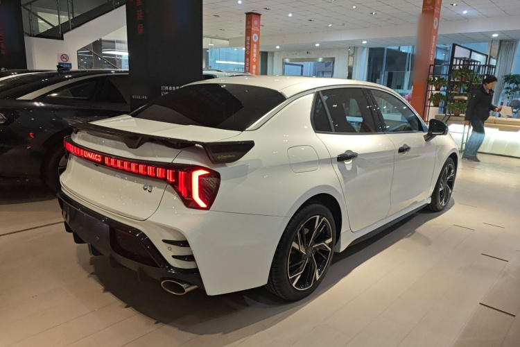 领克03 2025款 1.5TD DCT冠军版Pro车身外观7