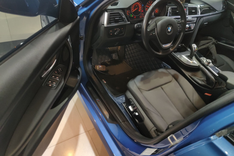 宝马3系 2017款 320Li M运动型中控内饰7003