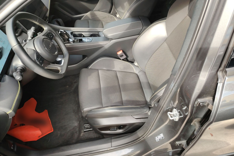 领克03 2025款 1.5TD DCT冠军版Pro局部细节19