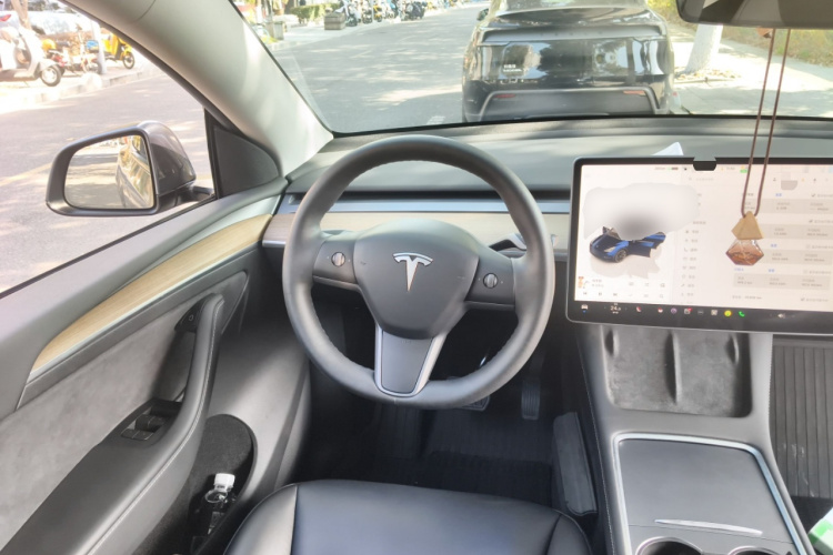 特斯拉 Model Y 2022款 后轮驱动版中控内饰13
