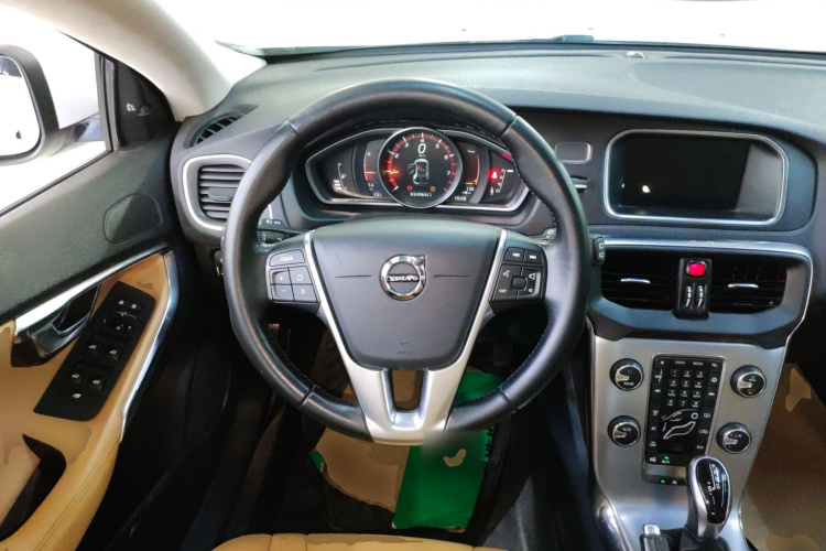 沃尔沃V40 2017款 T4 智雅版中控内饰13