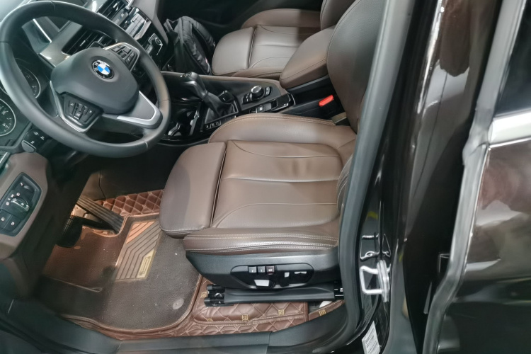 宝马X1 2018款 sDrive18Li 尊享型中控内饰19