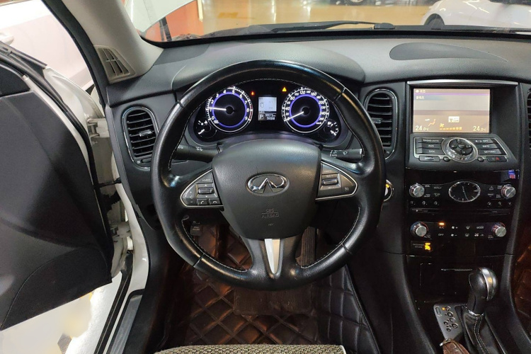 英菲尼迪QX50 2015款 2.5L 舒适版局部细节13