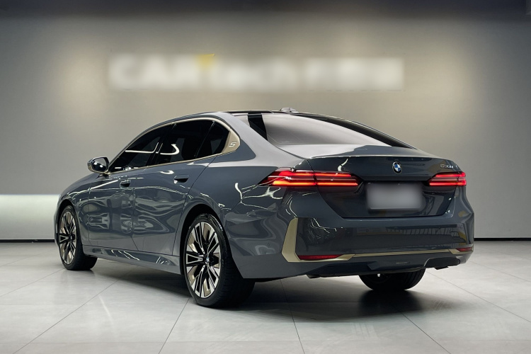 宝马5系 2024款 530Li 尊享型 豪华套装车身外观6005