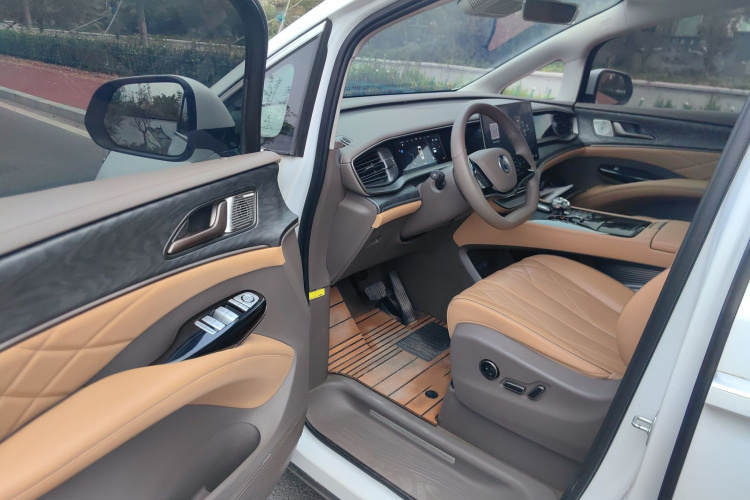 腾势D9 2022款 DM-i 1040 尊贵型中控内饰7002