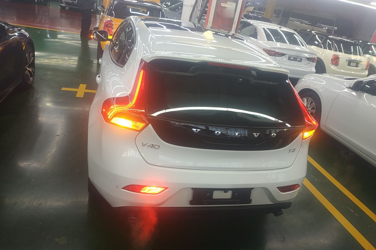 沃尔沃V40 2017款 T3 智逸版车身外观6