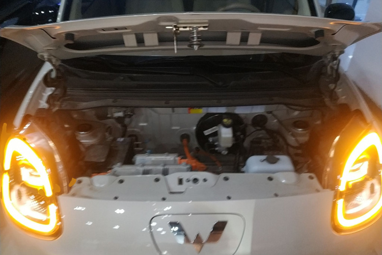 五菱汽车 宏光MINIEV 2025款 四门版 进阶款机舱底盘24