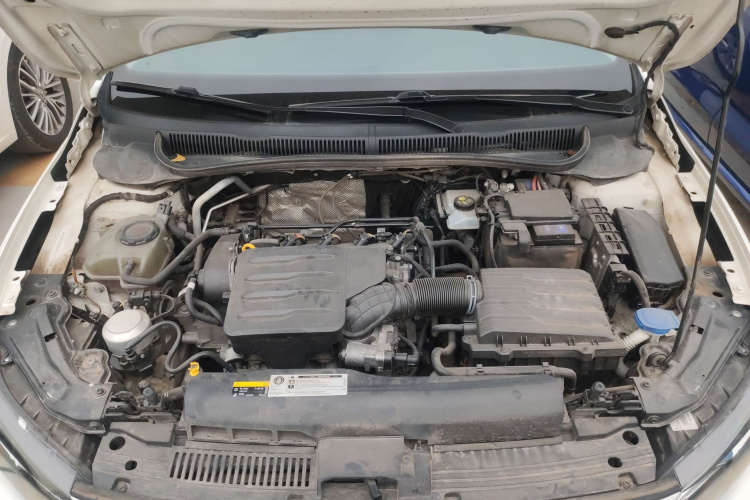 大众 Polo 2019款 Plus 1.5L 自动全景乐享版机舱底盘24