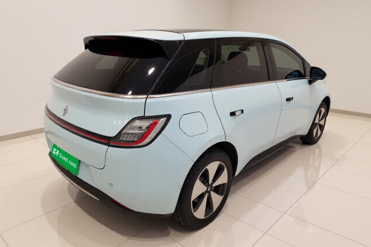 宝骏云朵 2023款 460 Pro 灵犀版车身外观7