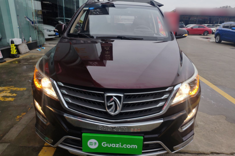 宝骏560 2016款 1.8L 手动精英型车身外观2