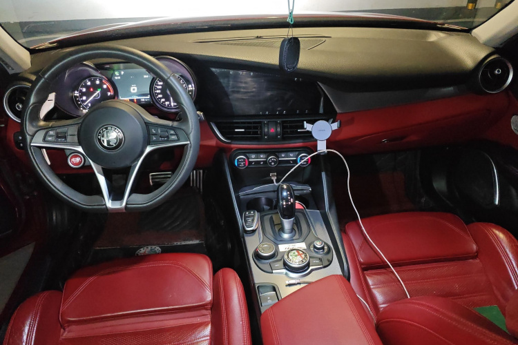 阿尔法·罗密欧 Giulia朱丽叶 2017款 2.0T 280HP Milano限量版中控内饰12