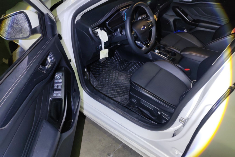 福特 福克斯 2021款 两厢 EcoBoost 180 自动锋潮型中控内饰20