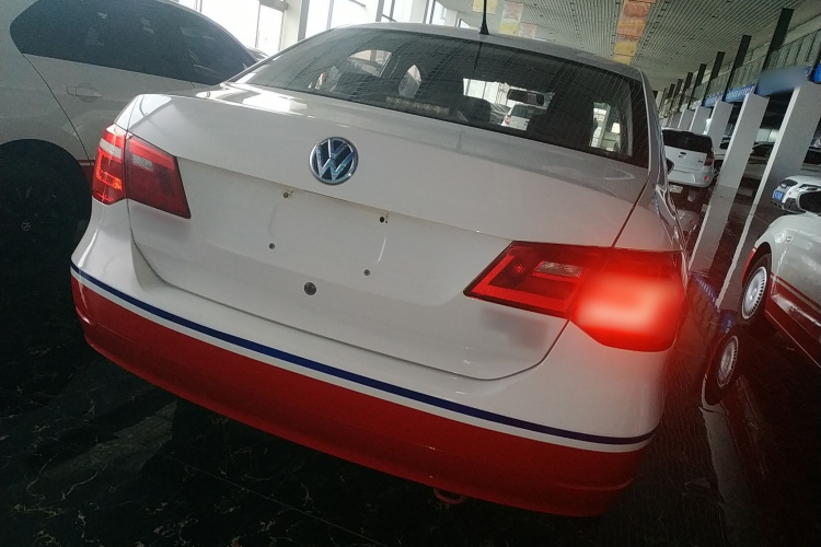 大众 捷达 2015款 1.6L 自动时尚型车身外观6