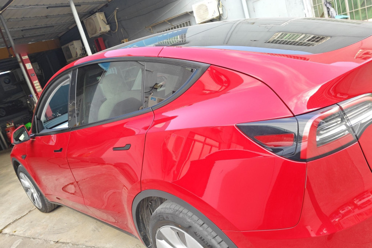 特斯拉 Model Y 2022款 长续航全轮驱动版车身外观4