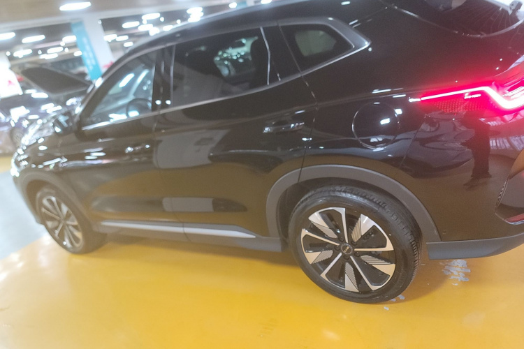 比亚迪 宋PLUS新能源 2025款 EV 智驾版 520km 尊贵型车身外观4