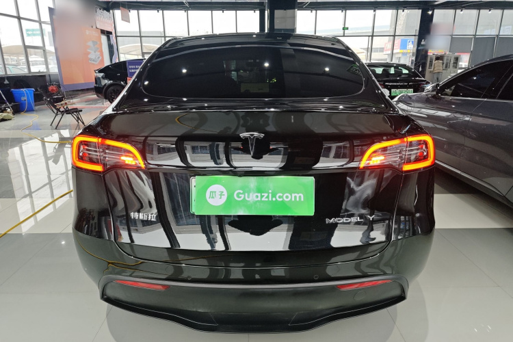 特斯拉 Model Y 2022款 后轮驱动版车身外观6