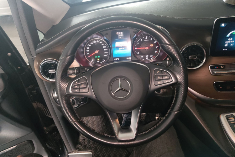 奔驰V级 2016款 V 260 领航版局部细节13