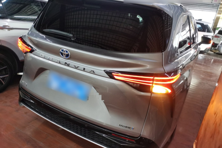 丰田 格瑞维亚 2022款 2.5L混动 尊爵版车身外观6005