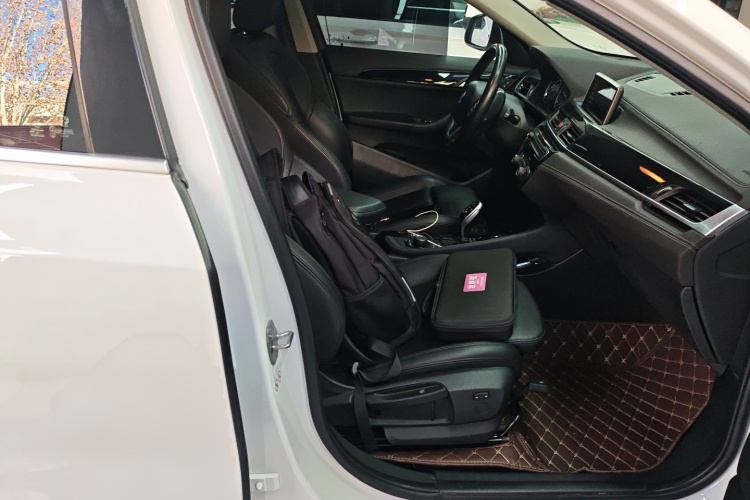 宝马X2(进口) 2019款 sDrive20i M越野套装 国VI局部细节41