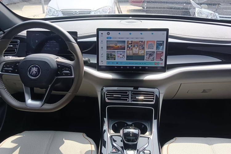 比亚迪 秦PLUS 2023款  冠军版 DM-i 120KM超越型中控内饰7004