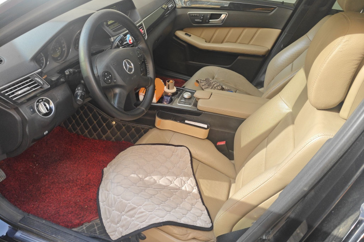 奔驰E级 2012款 E 300 L 时尚型中控内饰19