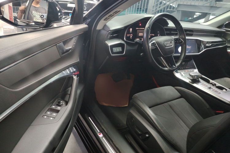 奥迪A6(进口) 2022款 Avant 先锋派 45 TFSI 臻选动感型中控内饰20